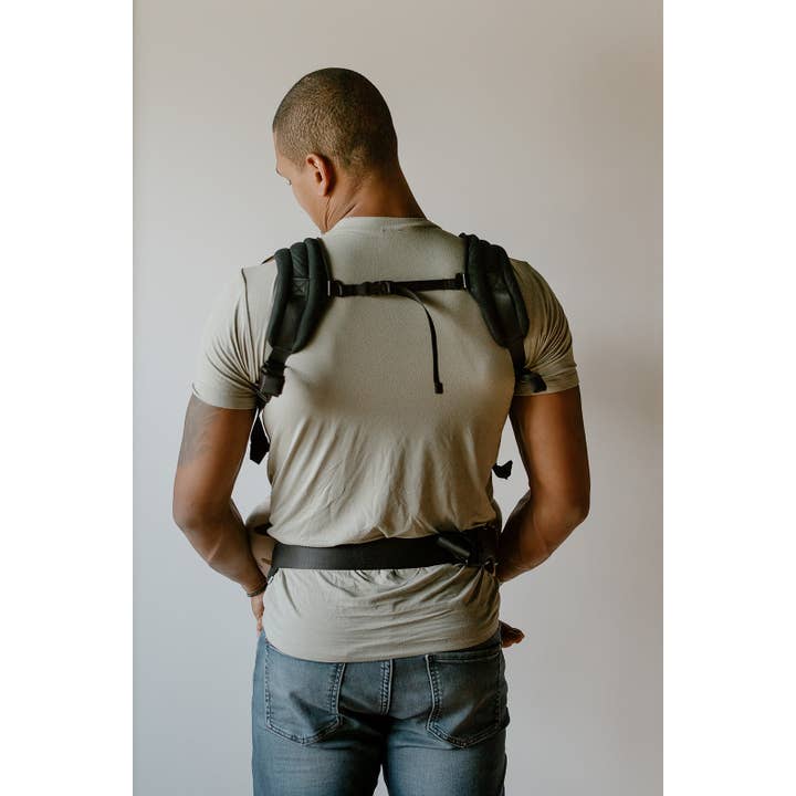 Beluga Baby - Wholesale Baby Carrier - The Beluga Buckle - Black1