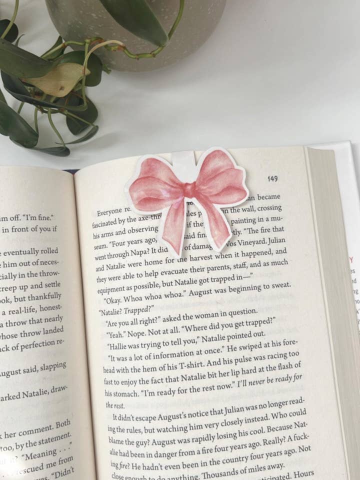 Marque-page magnétique nœud rose pour les amoureux des livres pour la vente par NVDSIGNZ
