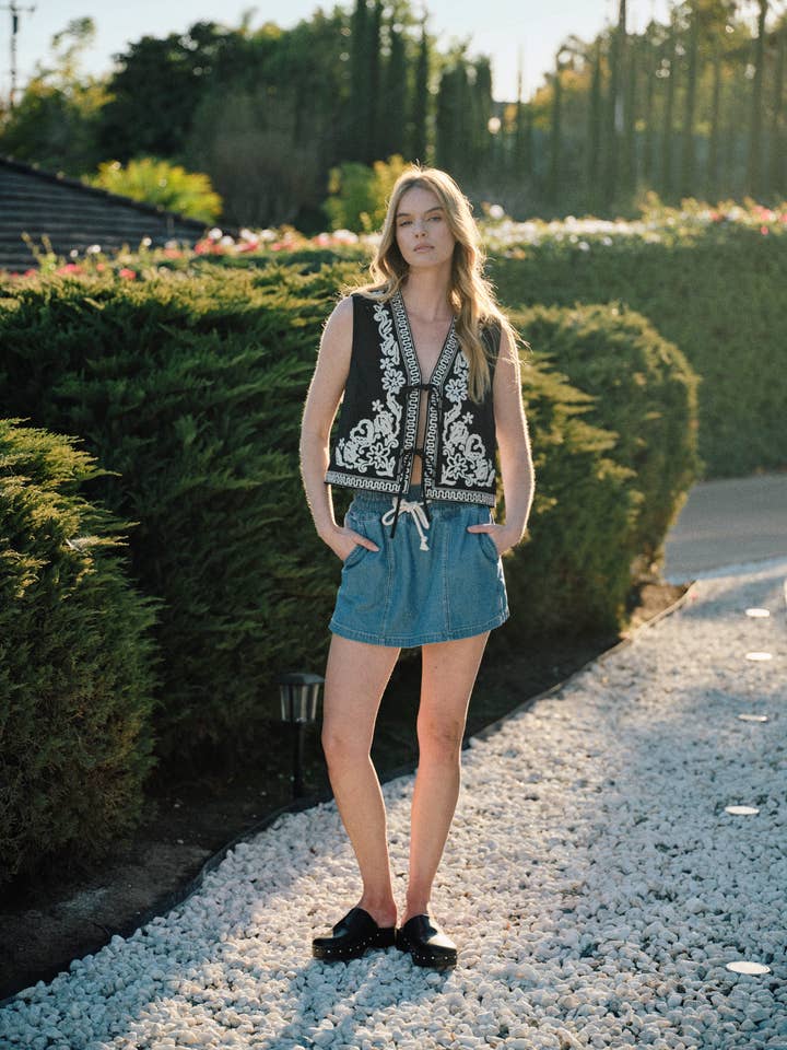 Aaron & Amber - Wholesale Outerwear Vest - Women's - MAJ3105 EMBROIDERED VEST JACKET WITH TIE