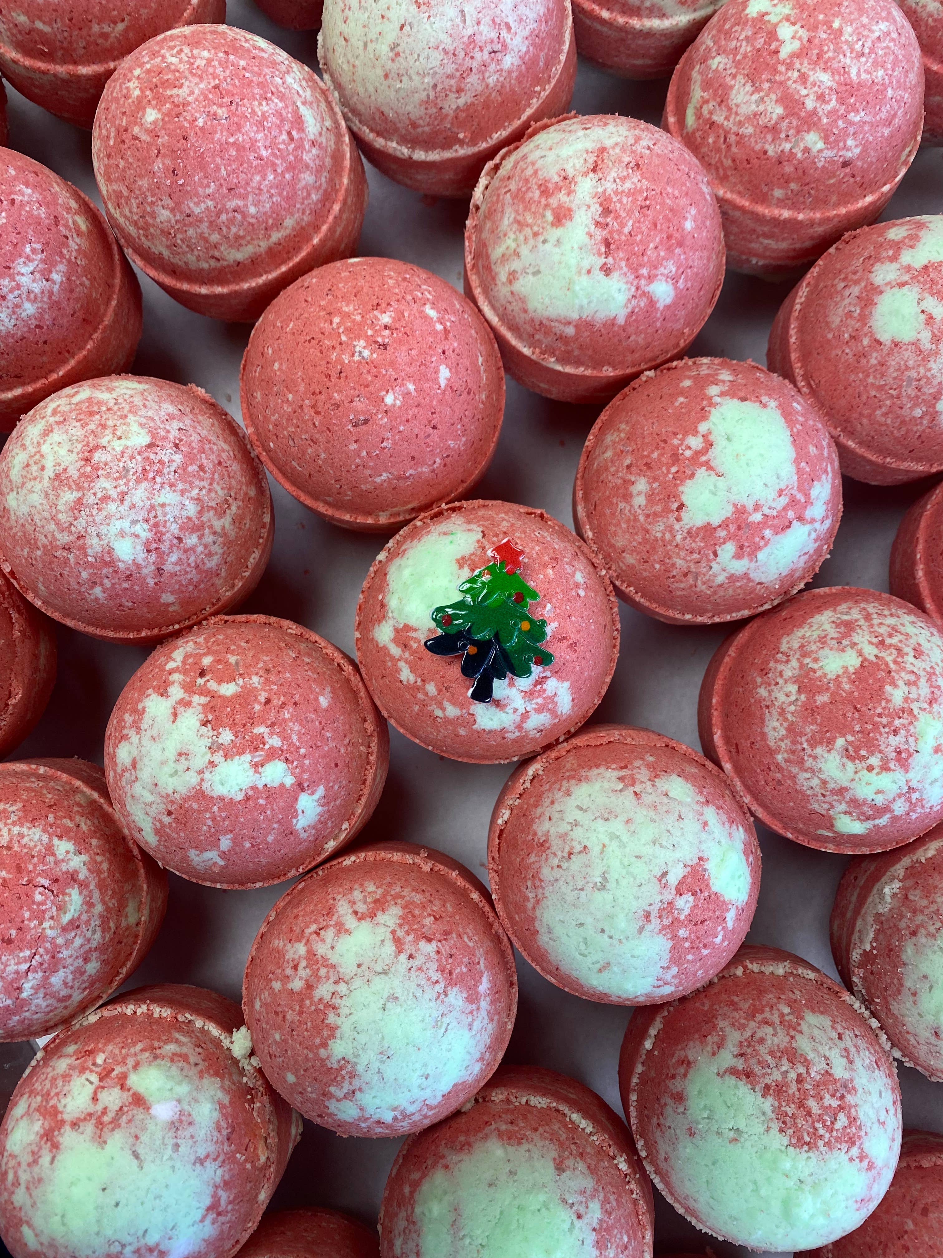 Yours Truly Bath Co – wholesale Bath bomb/fizz – Christmas Toy Bath Bomb3