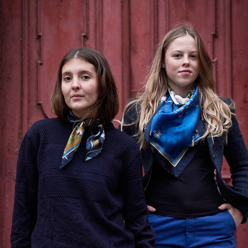 Koustrupco - Wholesale Scarf - Women's - Silk scarf-Blue flower garden gold scarf 50 x50 cm2