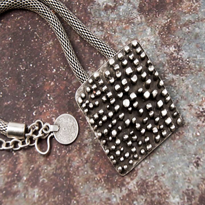 Silk Wool and Bijoux – Colar pingente/pendente por atacado – Colar banhado a prata “Waffle Square”2