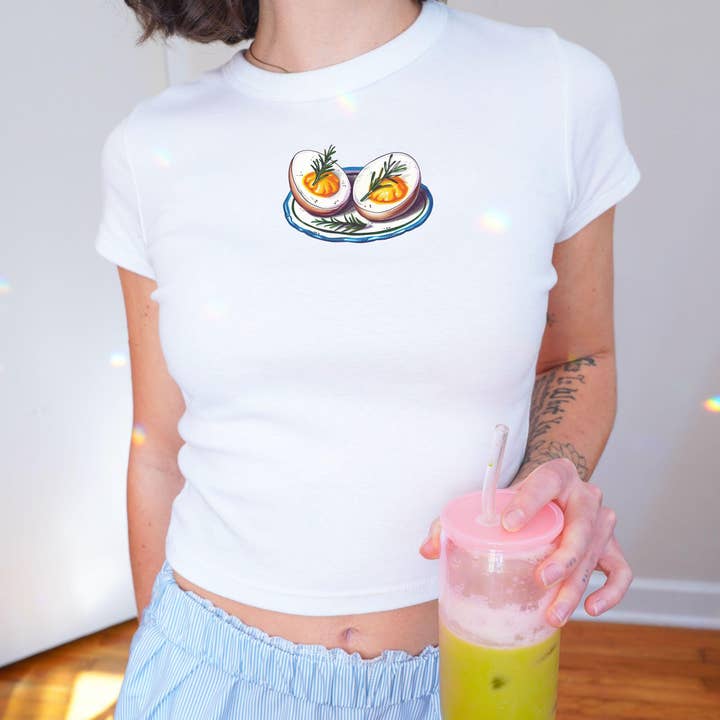 Haut court œufs mimosa rétro : T-shirt bébé brunch gourmet pour la vente par FizzCandy Designs