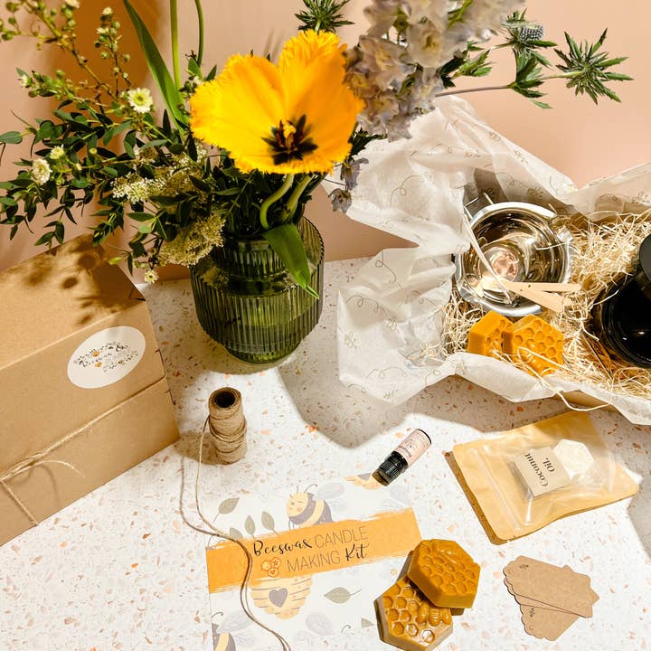 The Craft Connoisseurs - Wholesale DIY Craft Kit - Beeswax Candle Making - 3 Wick Candle Kit1