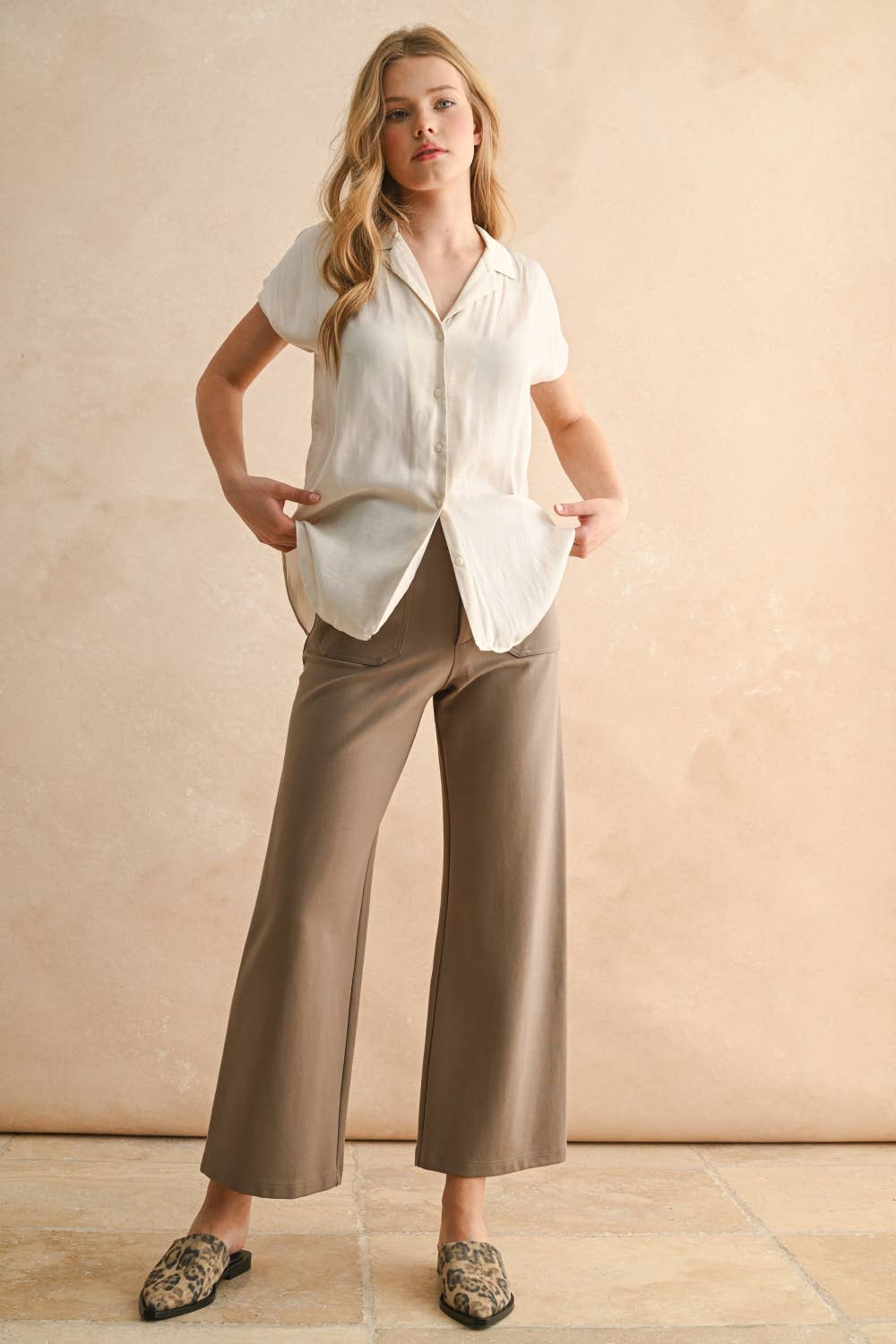 MIOU MUSE – Großhandel Hemd mit Button-down-Kragen – Damen – MMT1194   KNOPF-DOWN-HEMD MIT KAPPENÄRMELN8