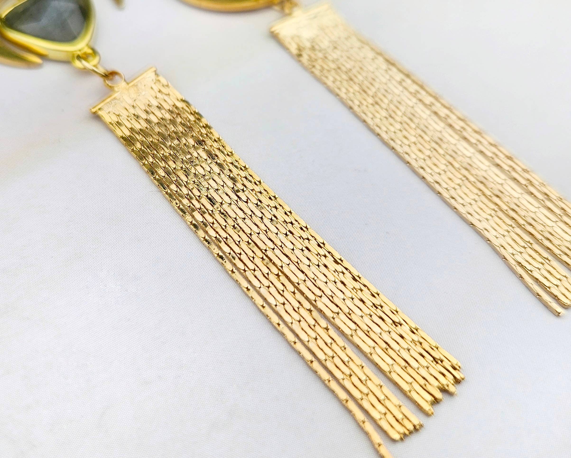 WonderLight Jewelry – wholesale Tofsörhängen – Halvmånens tofsörhängen - Labradorit/Transformation4