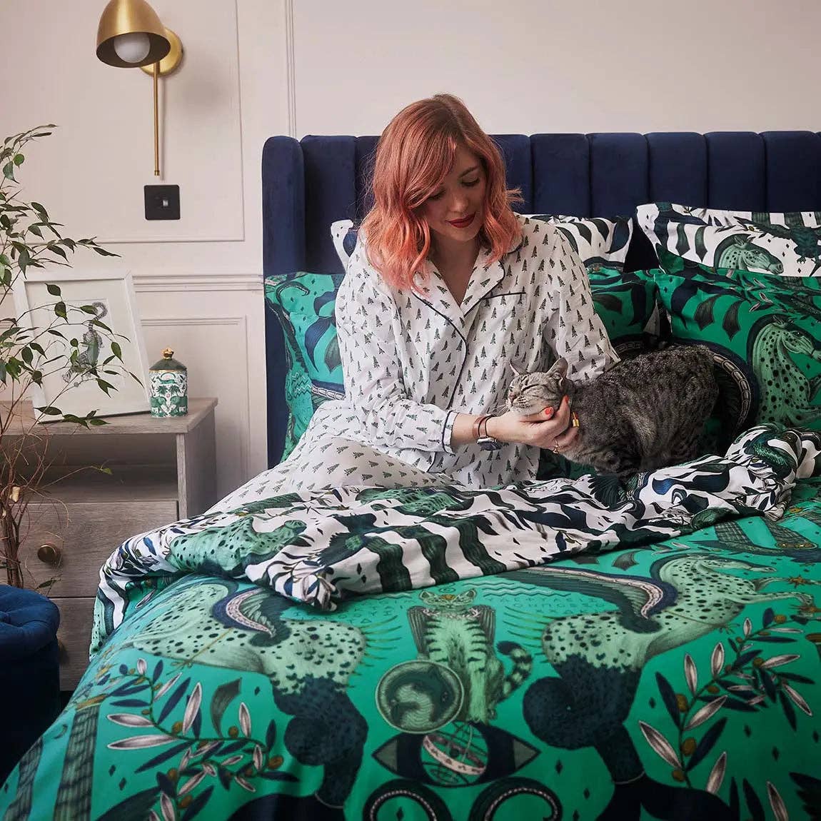 Peacock White Odyssey Bedding Set - UK/EU Sizing for wholesale on Faire30