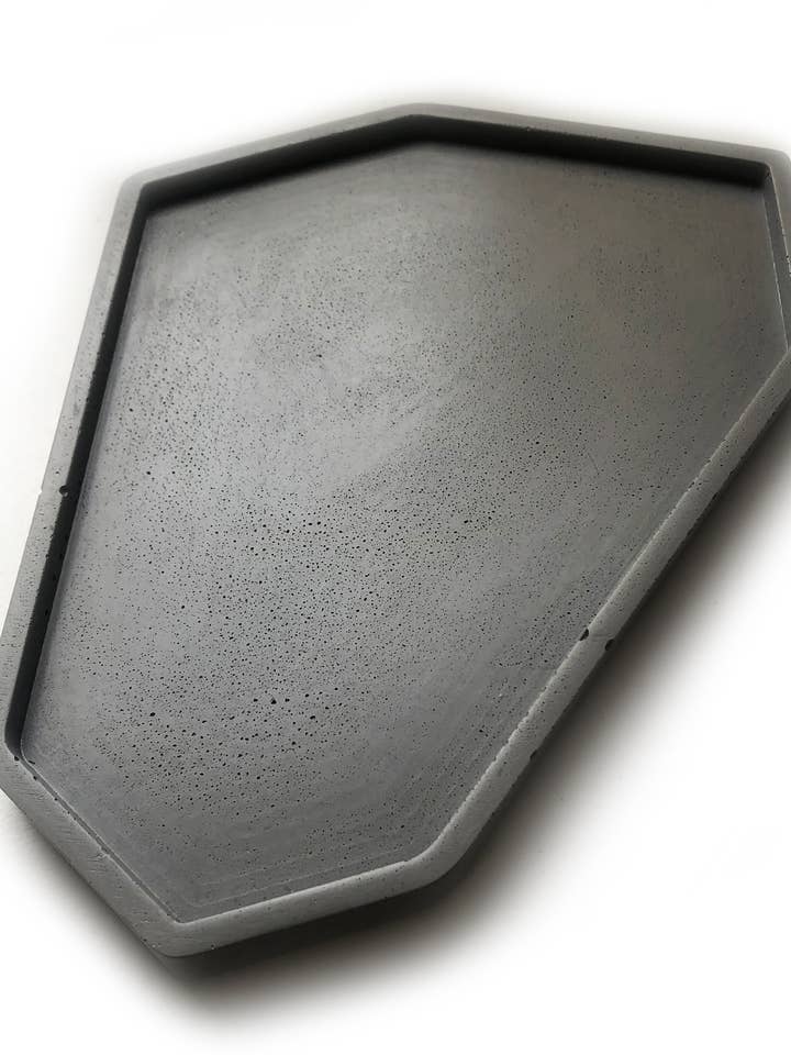 Grand plateau de pêche en béton - Charbon foncé pour la vente par Known Goods Co.