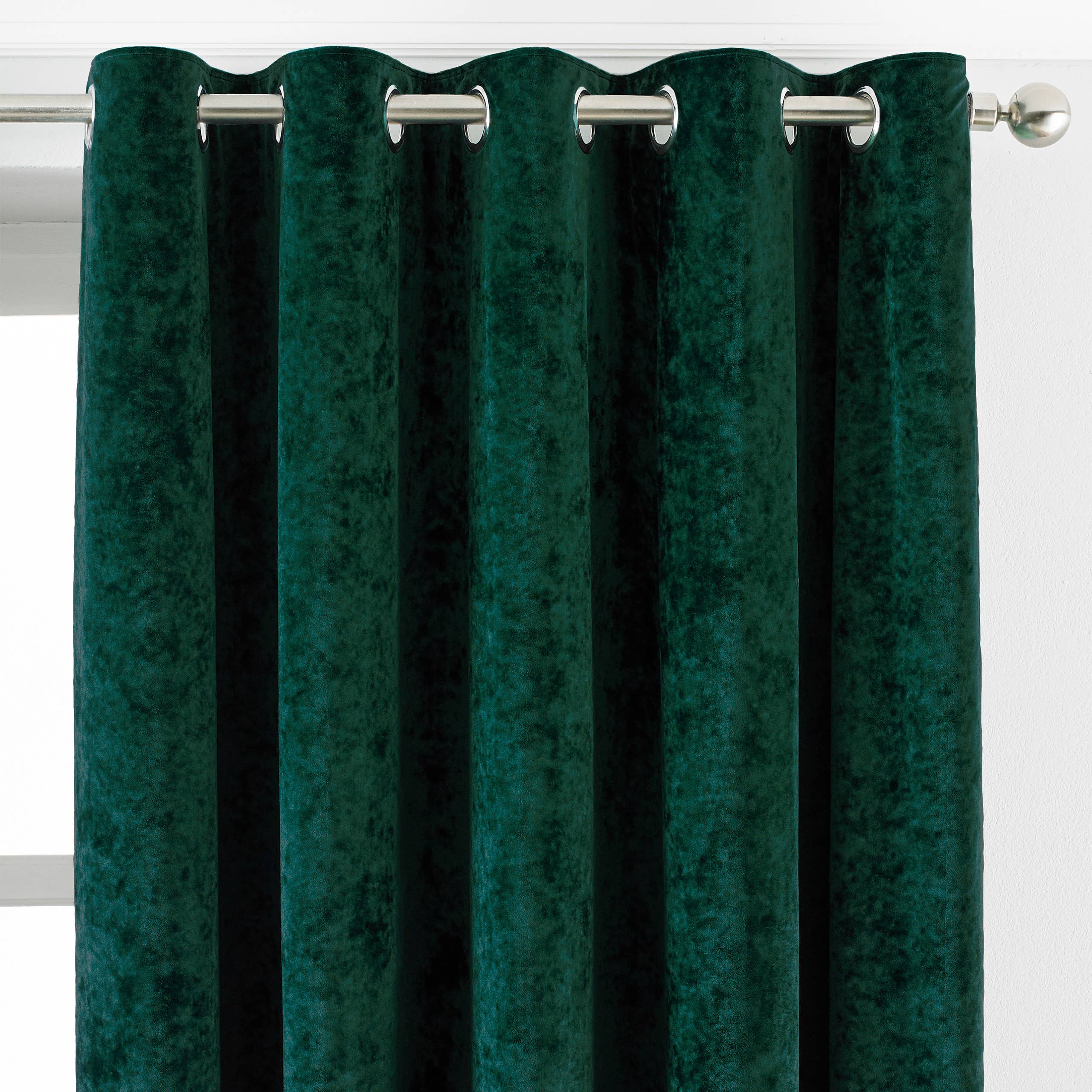 Verona Crushed Velvet Eyelet Curtains Emerald for wholesale on Faire1