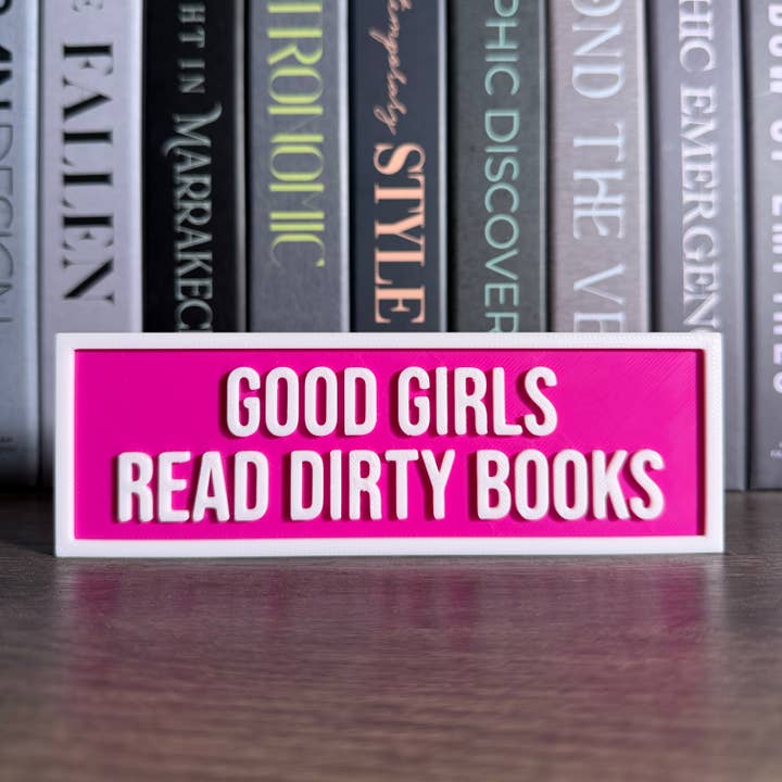 Pancarte « Les bonnes filles lisent des livres coquins » | Décor pour étagère pour la vente par The Crafted Nook