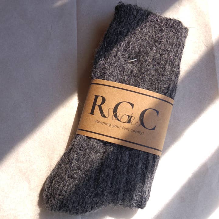 By The Mountain - Portuguese Handmade Footwear – Großhandel Socken - Unisex – Anthrazitfarbene Alpaka-Socken | Wollsocken | Socken | Wintersocken