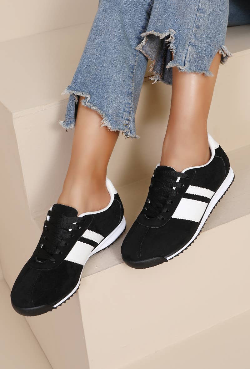Joia Paris - Wholesale Lifestyle Sneakers - Women's - Women's casual sneakers with contrasting stripes X-250223