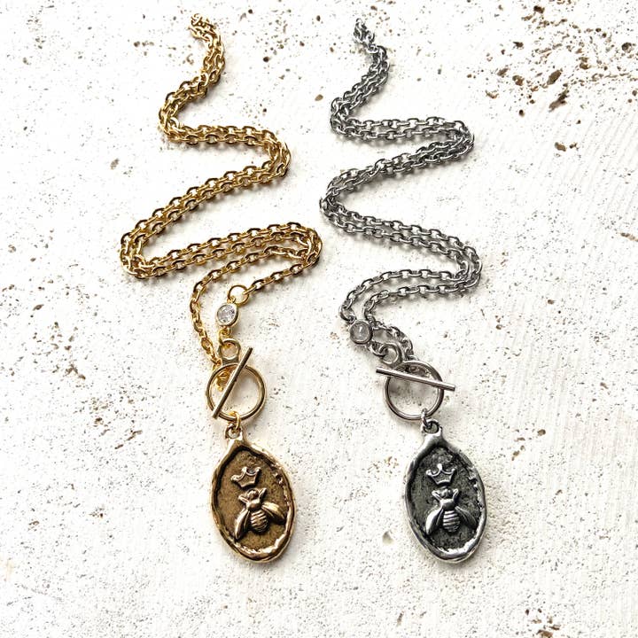 Queen Bee Fleur de lis halsband boutique franska Louisiana för wholesale av VB&CO Designs Handmade Jewelry