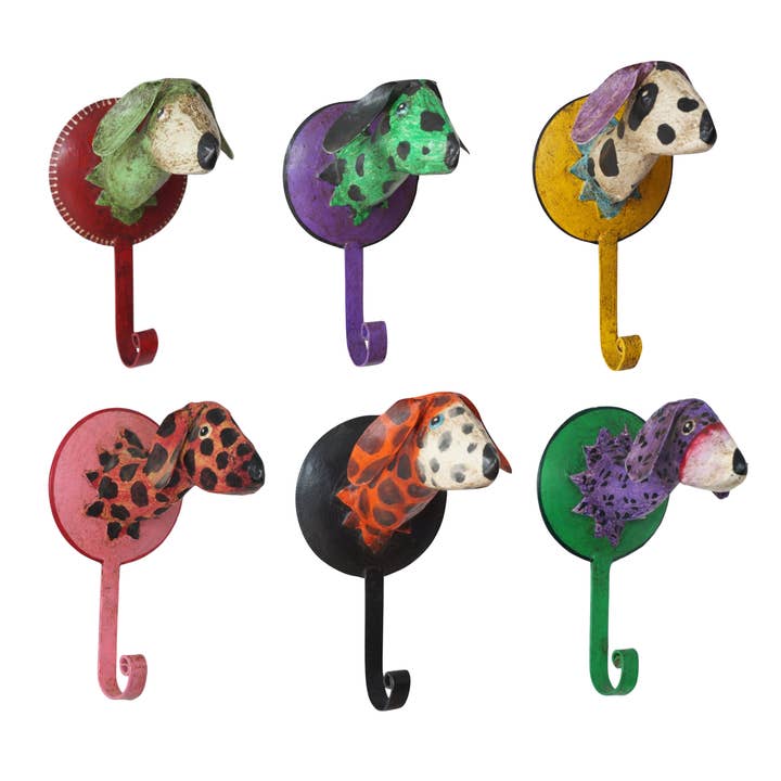 Set med 6 metallkrokar med hundhuvuden nr 8 för wholesale av Claire Beaugrand