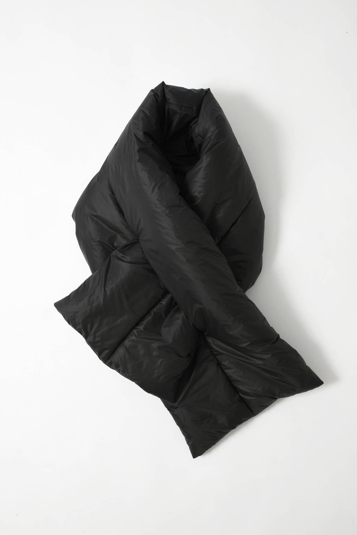 Abstract - Wholesale Scarf - Women's - Water-repellent recycled nylon padded scarf3