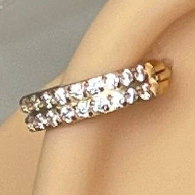 Piercing hélix ou conque en titane doré (16G | 8 mm ou 10 mm | titane | or, or rose, argent ou noir) pour la vente par Elara Body Jewelry