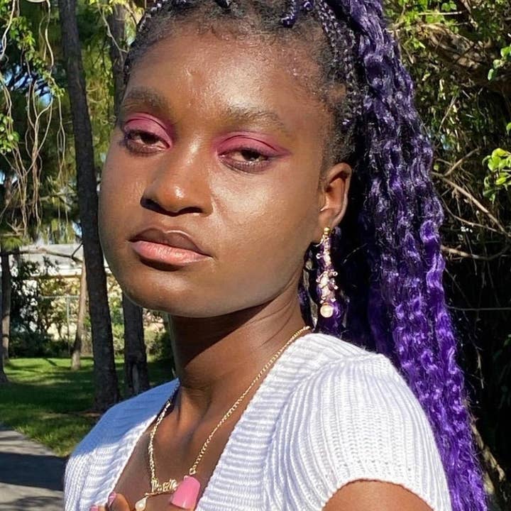 Boucles d'oreilles pendantes améthyste et perles d'eau douce avec clip ou tige d'oreille (plaqué or 18 carats, plaqué or 14 carats, or massif 14 carats, sterling 925 massif) pour la vente par Linny’s Arsty Fingers LLC