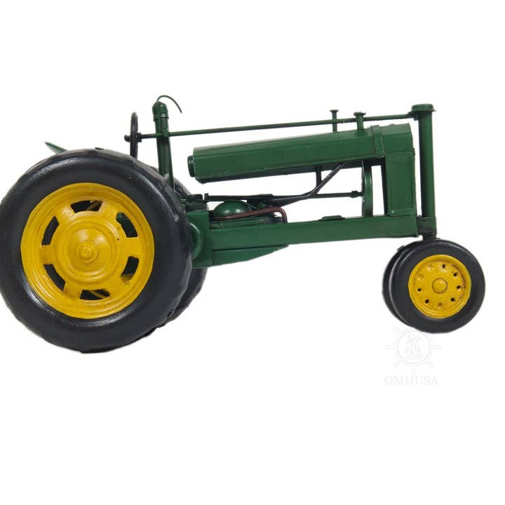 c1935 Scultura di trattore John Deere modello B per la vendita all'ingrosso da parte di HomeRoots