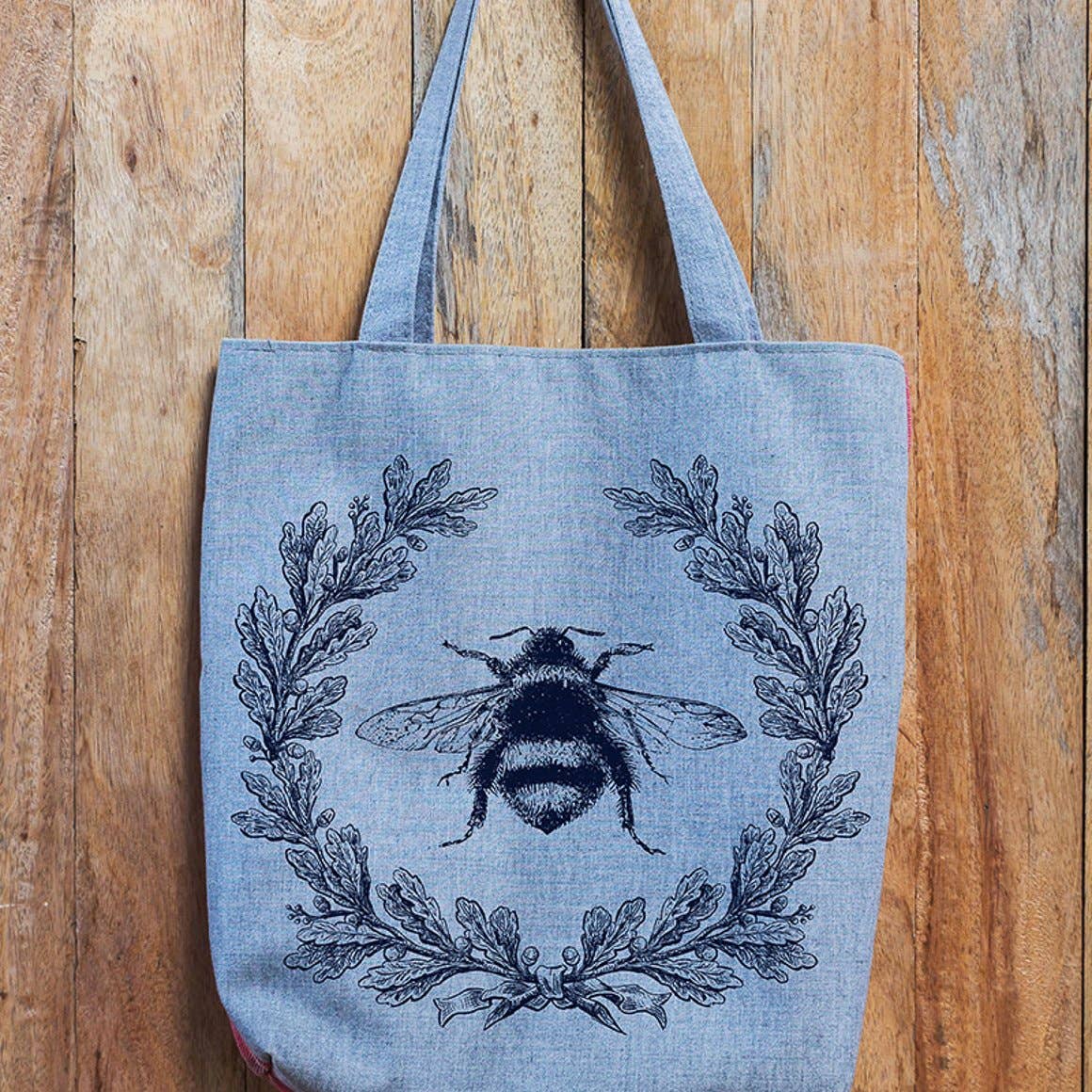 A Makers' Studio - Wholesale Stencil/Craft Die - Queen Bee - Mesh Stencil 12x122