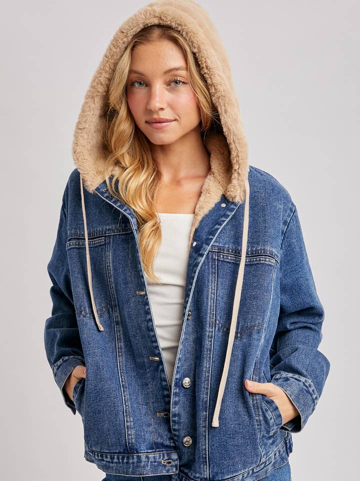 Bluivy – wholesale Jeansjackor – Dam – Knäppt jeansjacka med fuskpäls och huva19