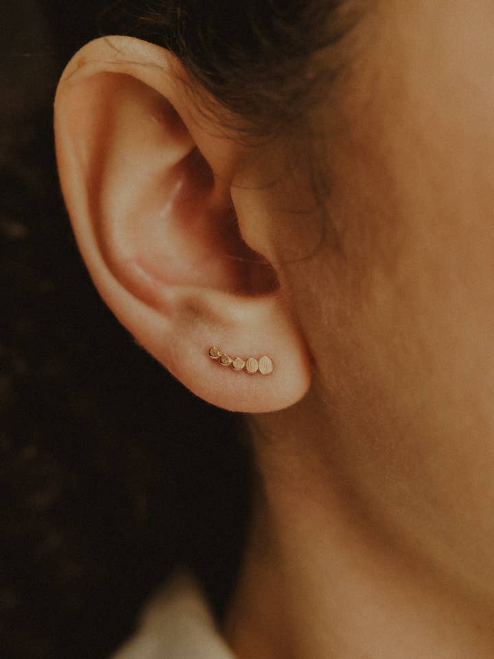 Boucles d'oreilles perlées en or 14 carats pour la vente par Hannah Naomi