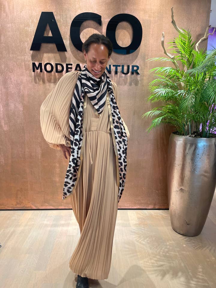 Sciarpa lunga Leo Zebra scura per la vendita all'ingrosso da parte di Ebony & Ivory