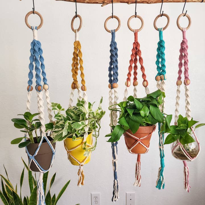 Handmade By Uruba - Wholesale Hangende plantenbak - Tweekleurige plantenhanger met kralen voor gebruik binnen en buiten