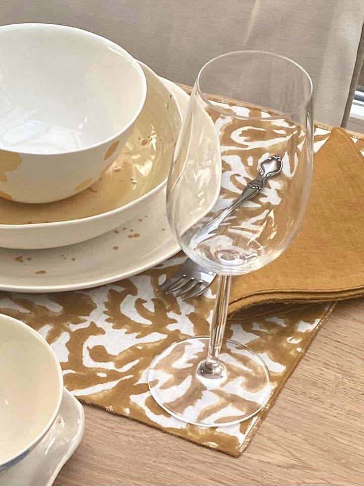 PICASSO-TISCHDECKE AUS GOLDENEM LEINEN für den Großhandel von MARTINAS HOME