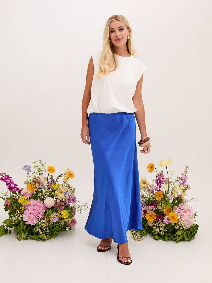 Jupe en satin cobalt ange pour la vente par Fika