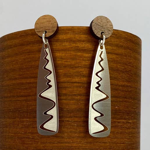 Våg Swash Silver Stud Dinglande Örhängen för wholesale av Go Do Good