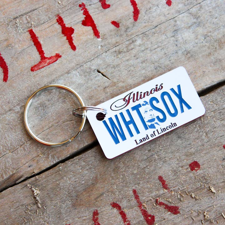 Anpassningsbar graverad plastnyckelring - Illinois för wholesale av The Laundry Room Shop