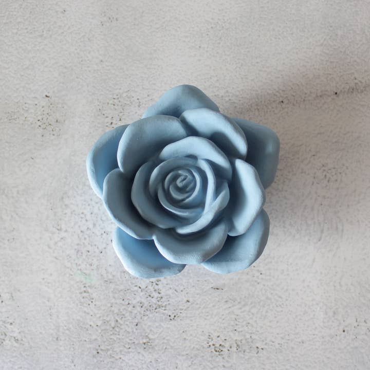 44 - Quarenta44Quatro - Wholesale Decorative Tabletop Object - Rosa Aberta de Gesso1