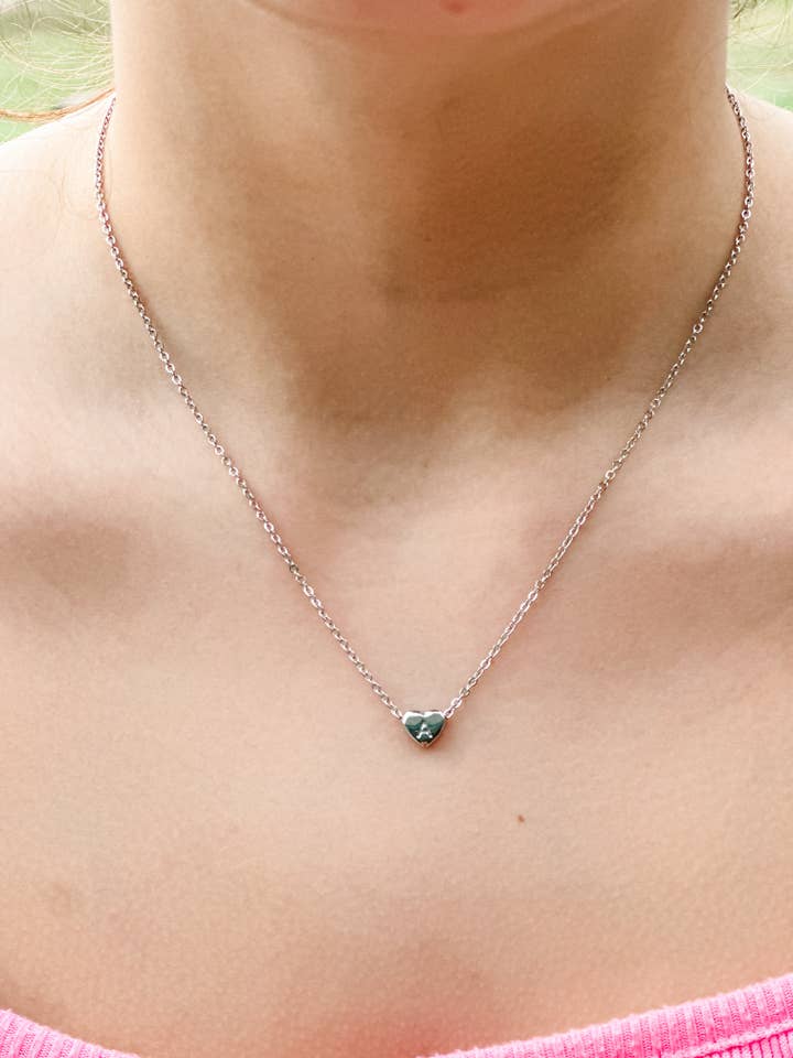 Collar de plata con la inicial «All My Heart» para venta al por mayor de Harris Girls & Co.