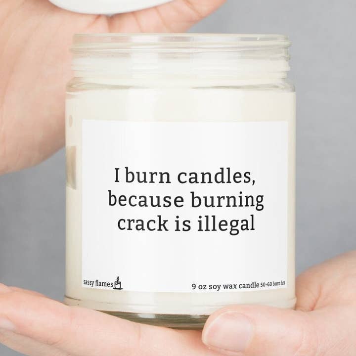 Crack är olagligt sojavax doftljus, 9oz, för wholesale av Sassy Flames