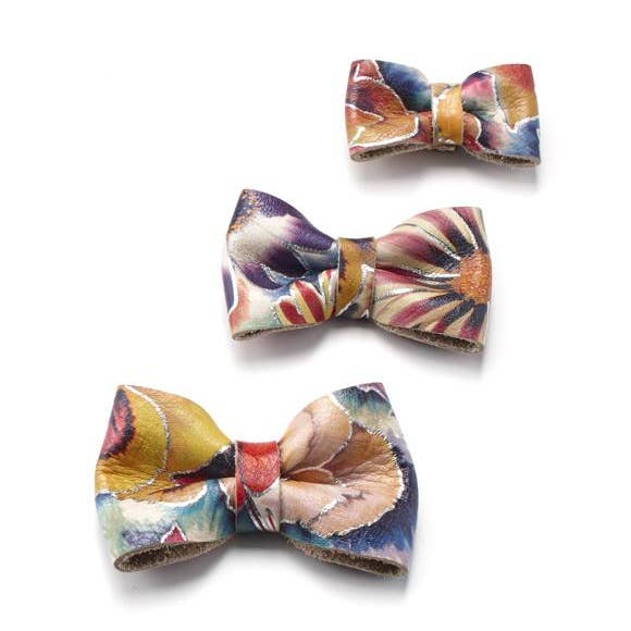 Gravata borboleta com flores roxas. por atacado de Signe Louka