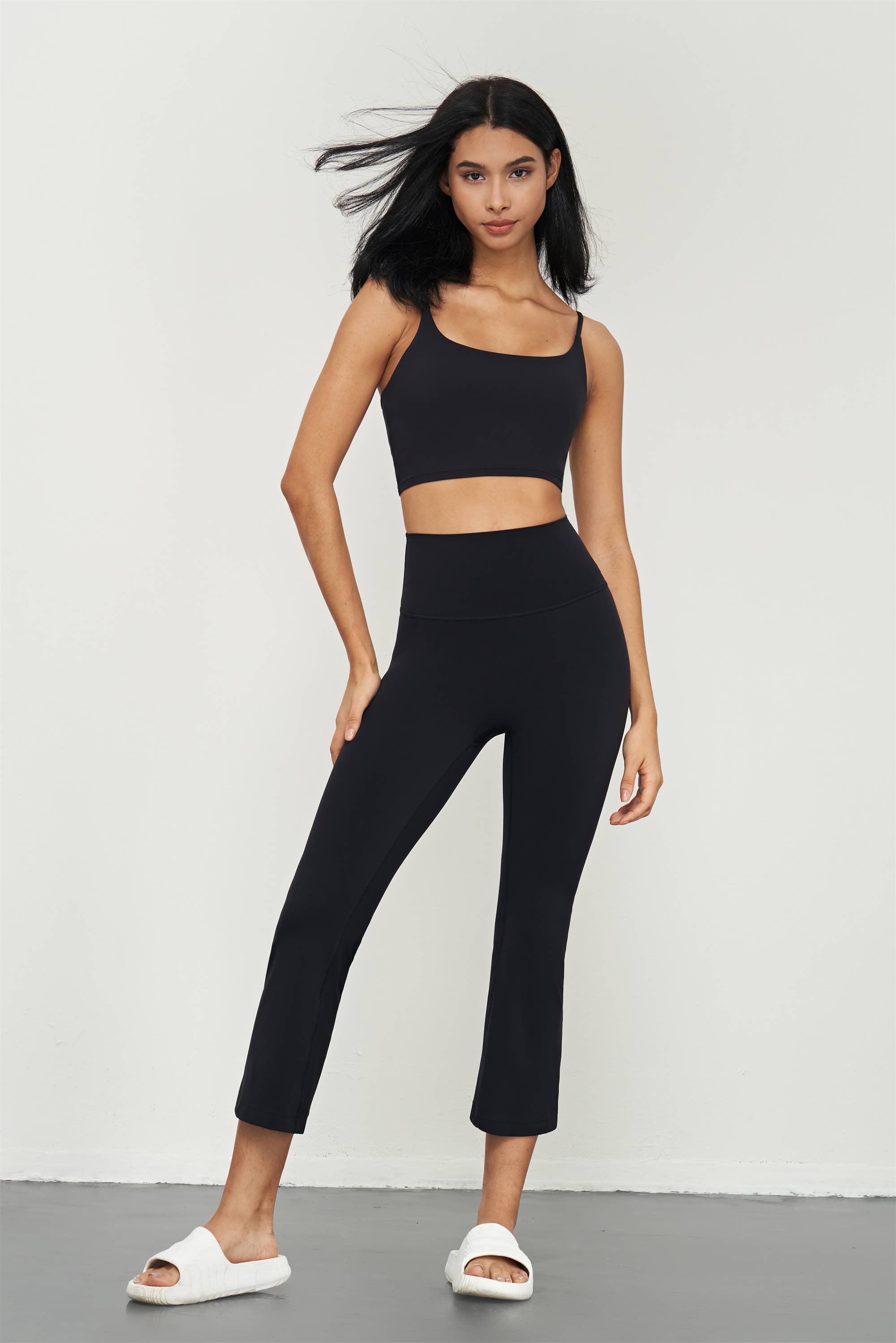 91thelabel - Vente Pantalon de sport – femme - Pantalon de yoga Zinnia Lycra® avec évasement à la cheville10