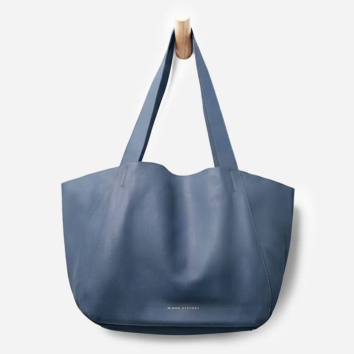 Le Tote Times - Chambray pour la vente par Minor History