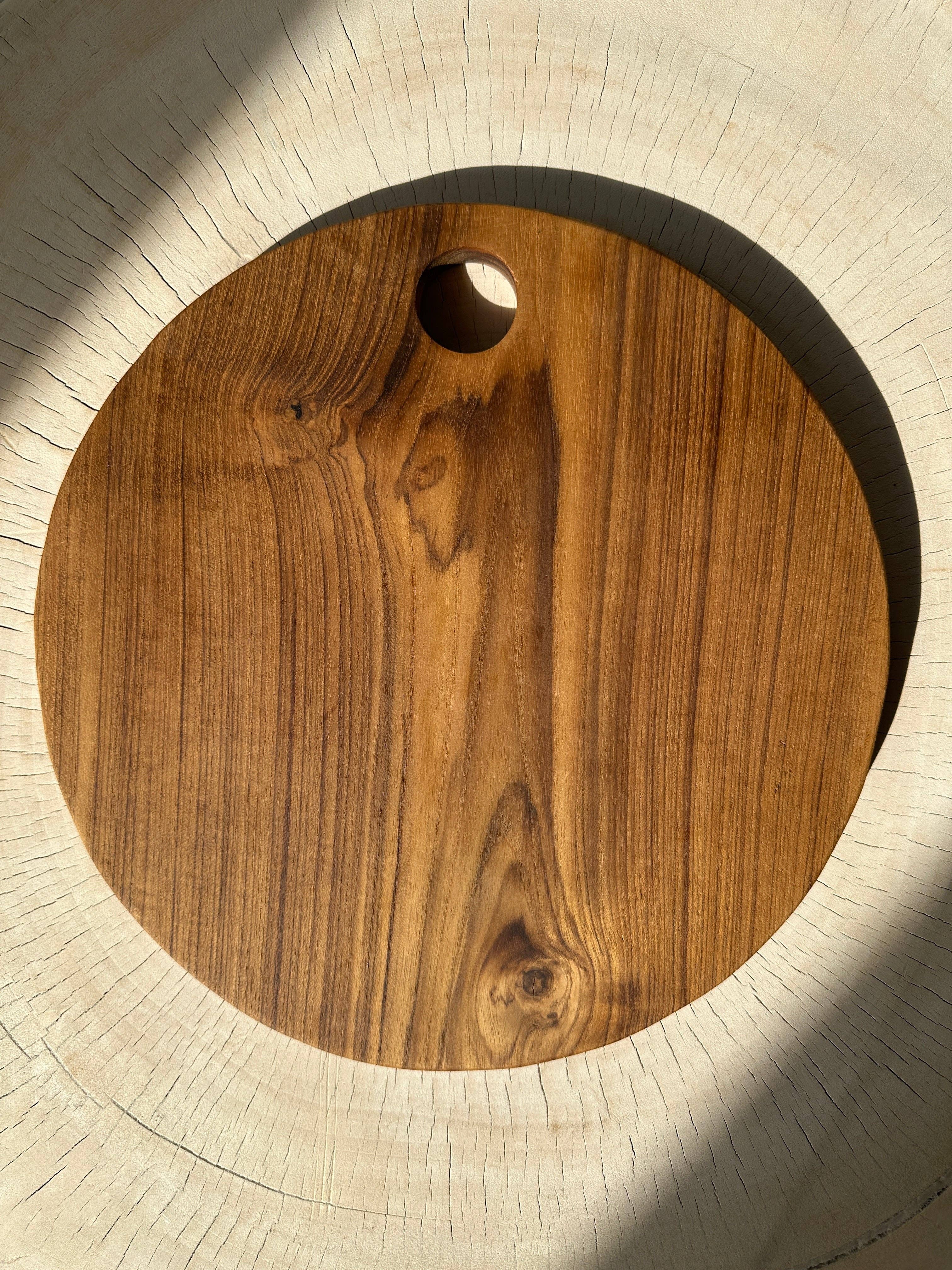 Office Objets – wholesale Skärbräda – Rund skärbräda i urholkad teak D:3044