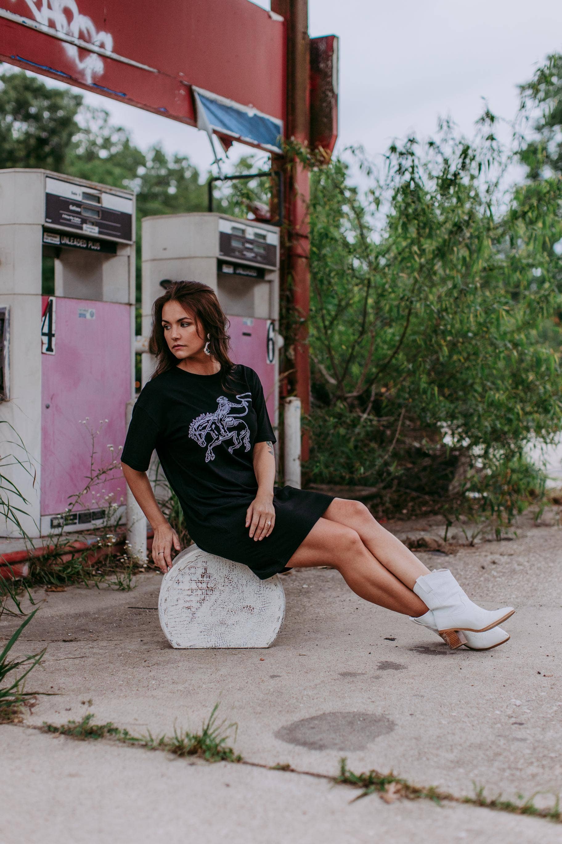 Black MK427 Deadwood Sequin Embellished Tee Dress for wholesale on Faire3