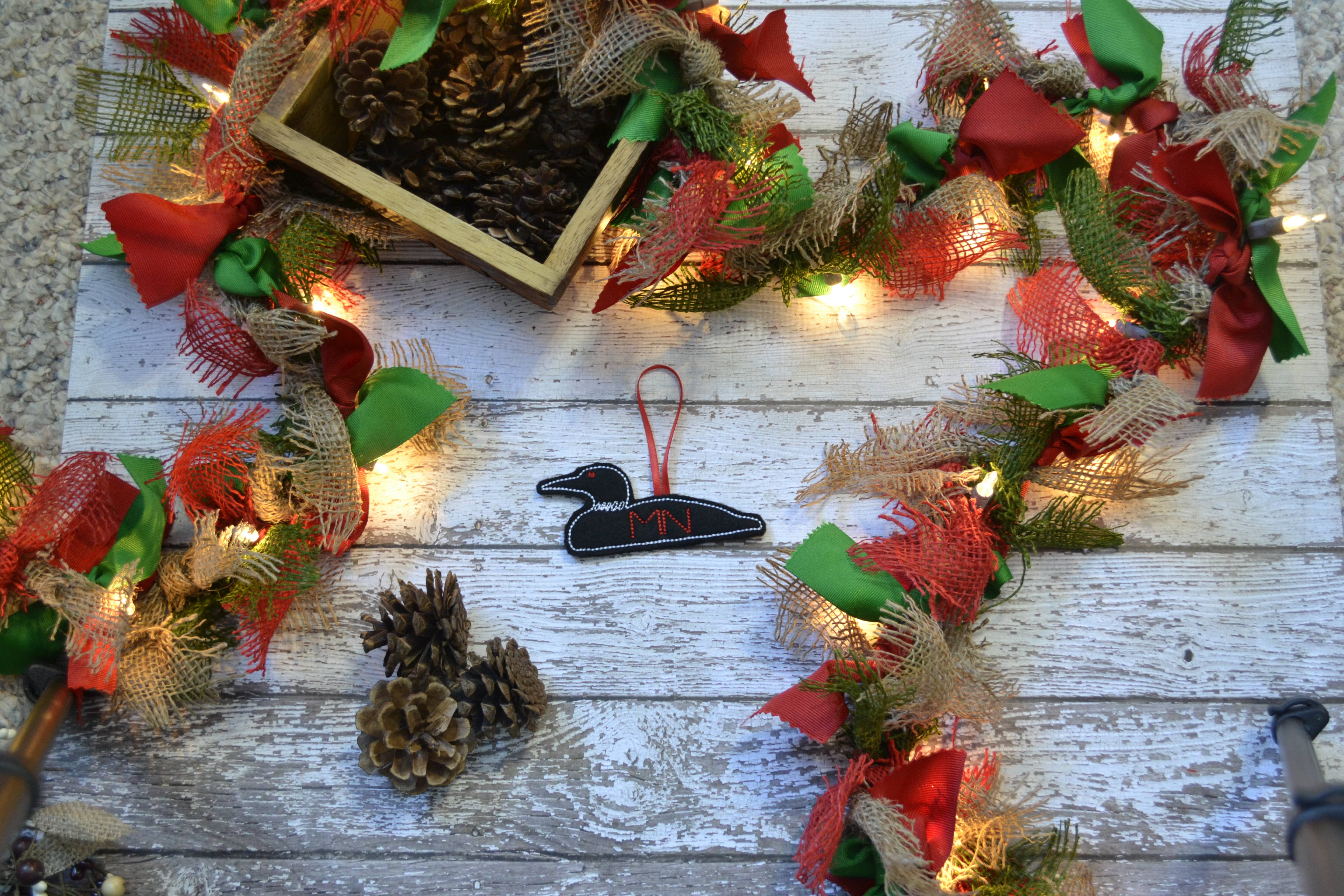 SewMuchMoreStore - Vente Objets de décoration - MN Loon ornement en feutre brodé3