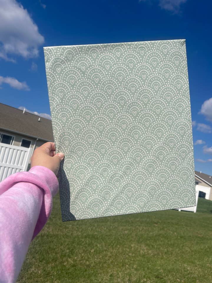 Pochette d'expédition verte à cœurs 14x17 pour la vente par Happy Hustle Hub