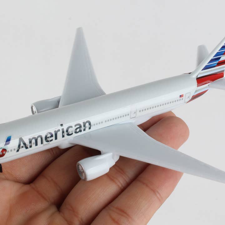Daron Worldwide Trading - Wholesale Toy plane – Child - RT1664-1 American Airlines single plane by Daron Toys2
