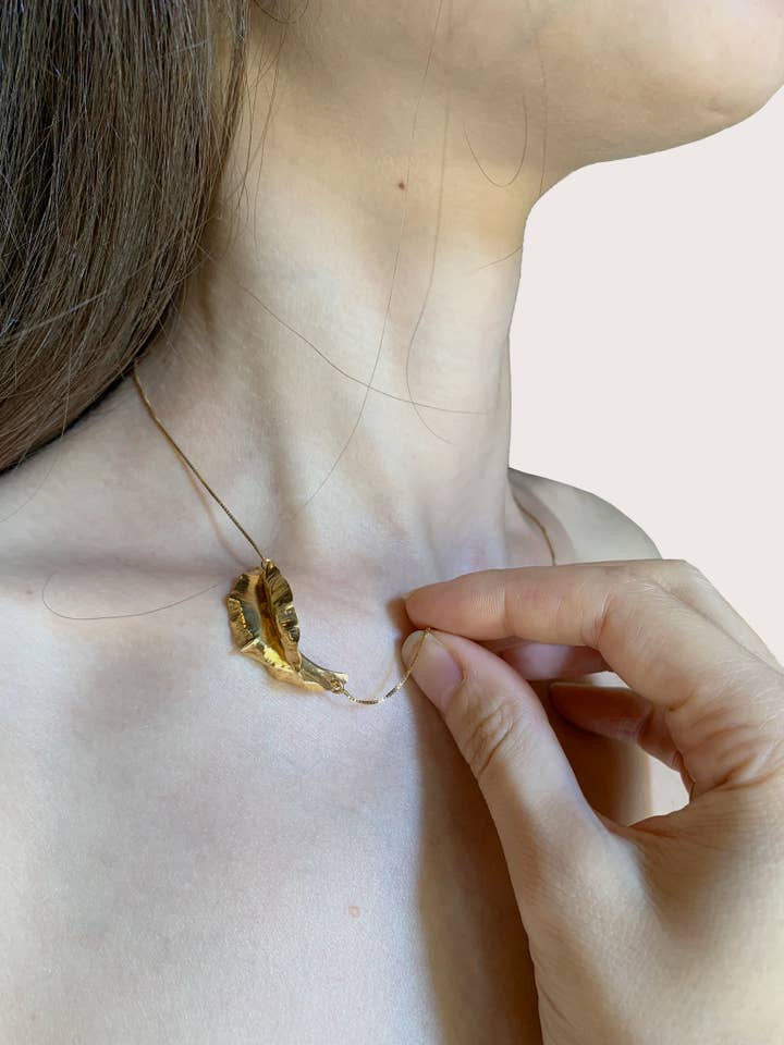 "Large leaf" pendant necklace for wholesale by Erica Magliano