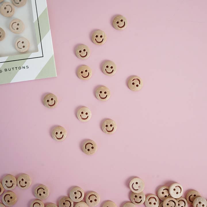 Matchy Matchy Sewing Club - Wholesale Sewing Button/Snap - Smiley Face 1/2" Wood Buttons