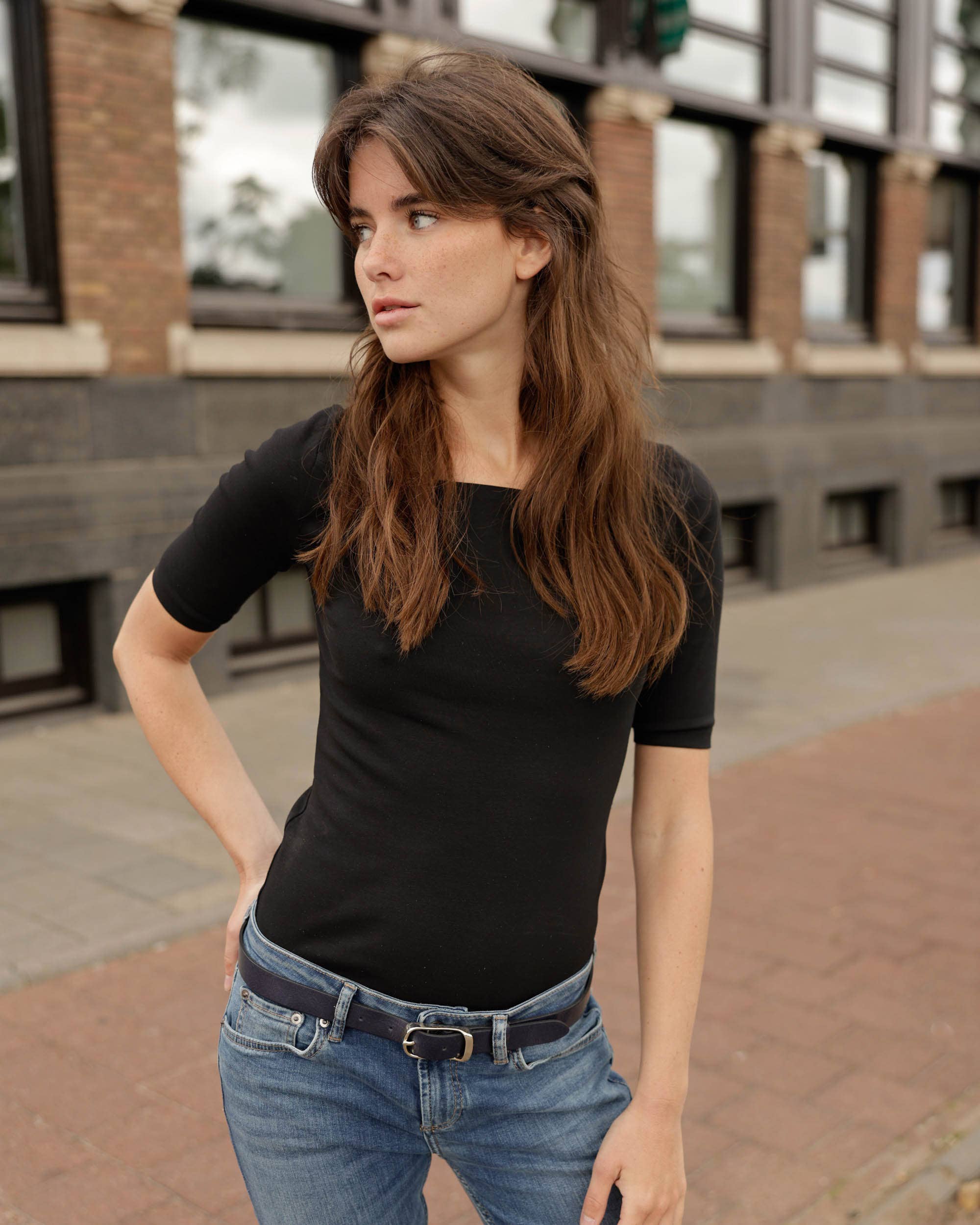 Amsterdam Heritage Leather Belts, Bags, Jackets & Apparel - Wholesale Belt - Women's - Lasse | Gold Buckle Skinny Classic Design Leather Belt Women3