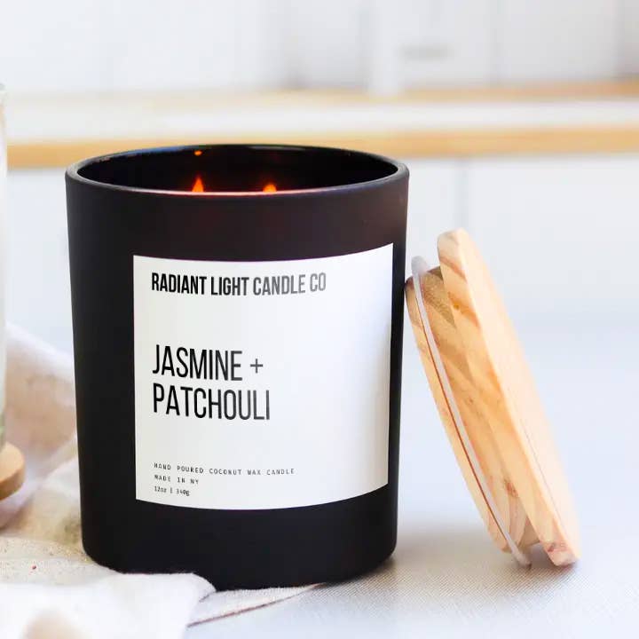 Jasmijn + Patchouli Geurkaars 12oz Mat Zwart voor wholesale door Radiant Light Inc