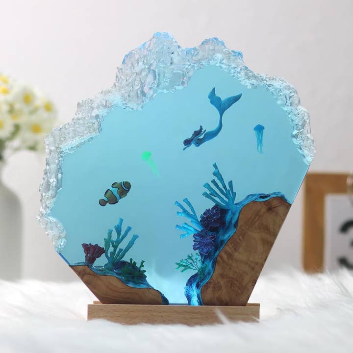 Lampe de nuit décorative en résine époxy avec méduse océanique. pour la vente par Merchemy