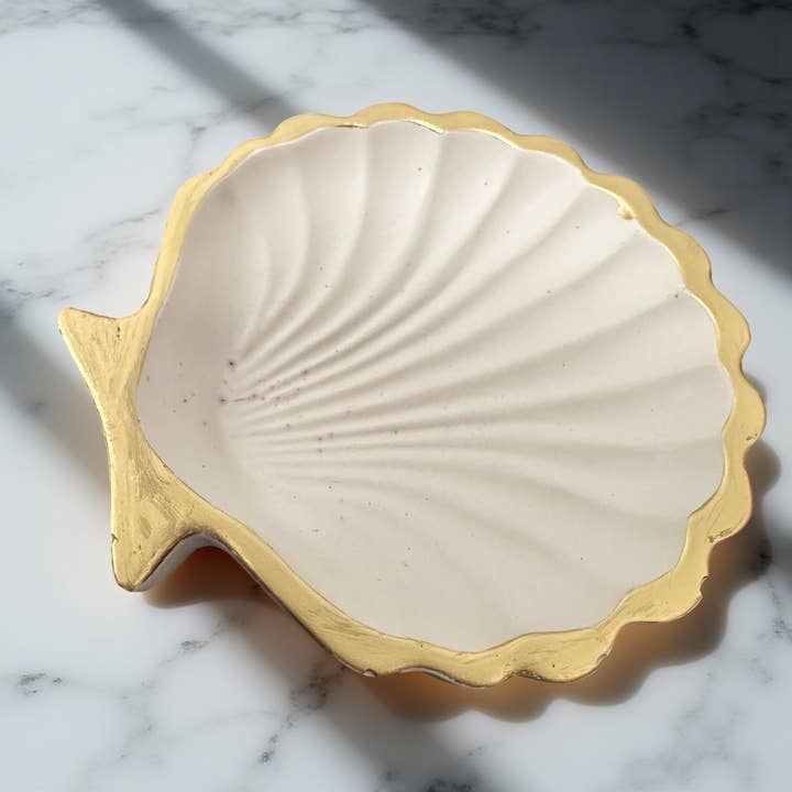 Plato Decorativo de Concha de Vieira de Duna Dorada – Borde Dorado para venta al por mayor de Shell Yeah By Jaks LLC