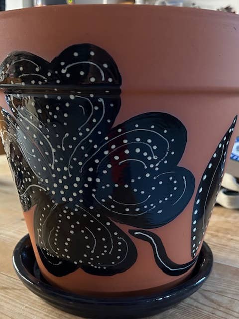 Maceta de barro pintada a mano de 8 pulgadas, cocida al horno, ¡impresionante! para venta al por mayor de KSC Art, LLC