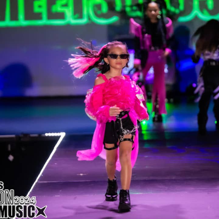 Poppet Locks - Wholesale Hair extensions - Mini Unicorn Ponytail - Barbie Pink 12"1